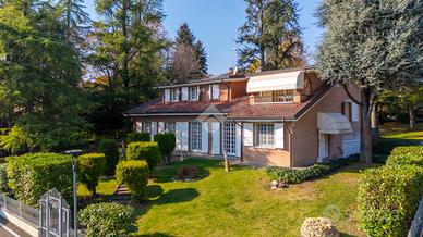 VILLA SINGOLA A QUATTRO CASTELLA