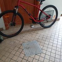 Mountain bike GT rossa 