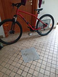 Mountain bike GT rossa 