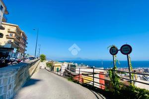 AUTORIMESSA A NAPOLI