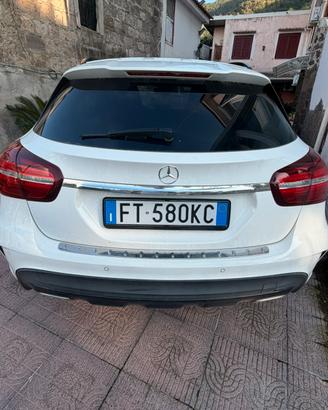 Mercedes gla 200d versione black edition
