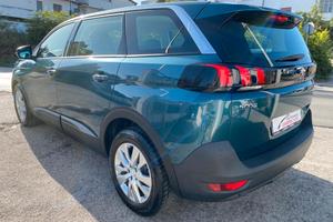 PEUGEOT 5008 2ª serie + New Beetle