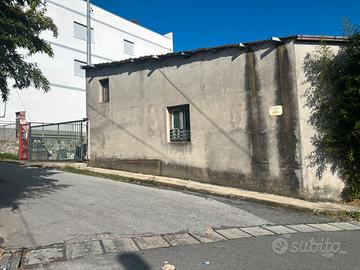 Edificio con 800 MT di terreno