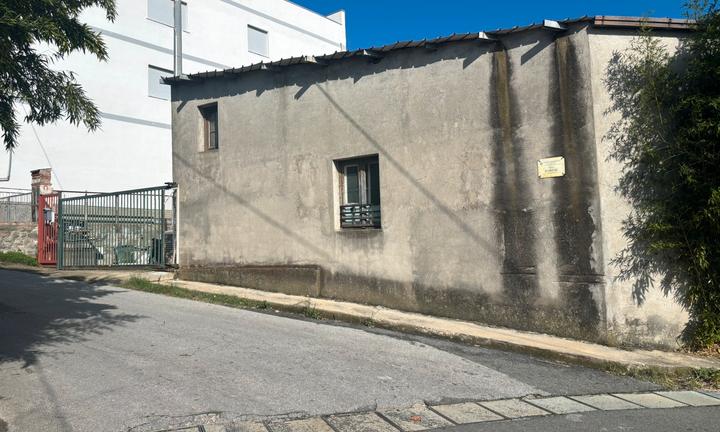 Edificio con 800 MT di terreno