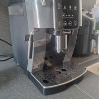 Macchinetta delonghi