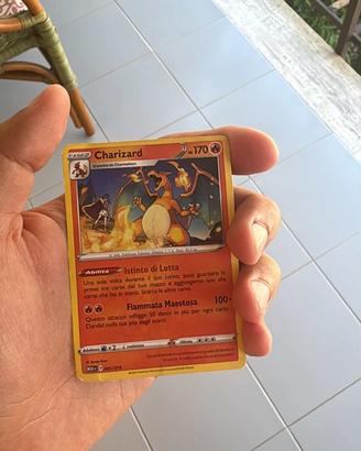Carta Pokémon uncommon charizzard