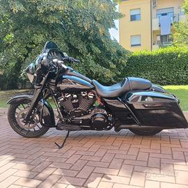 Harley Davidson Street Glide special 107