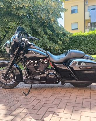 Harley Davidson Street Glide special 107