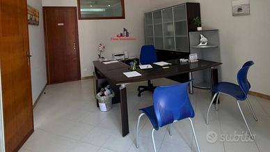 Attività / Licenza di 223 m² con 4 locali a Alcamo
