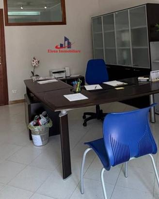 Attività / Licenza di 223 m² con 4 locali a Alcamo