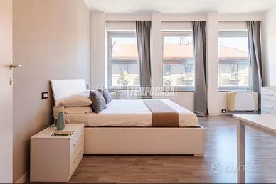 AMPIO MONOLOCALE LUMINOSO AL PIANO ALTO