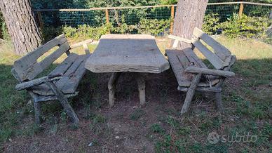 Tavolo con Panche da giardino