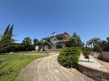 VILLA SINGOLA A APRILIA