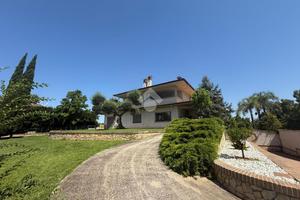 VILLA SINGOLA A APRILIA