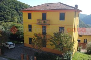 Villetta Trifamiliare Pescaglia [UM173CVVRG]