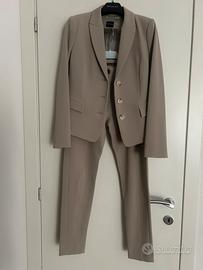 Completo chic Penny black