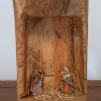 Natività su ceppo in legno