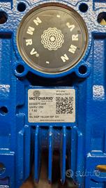 RIDUTTORE MOTOVARIO 1 : 7,5