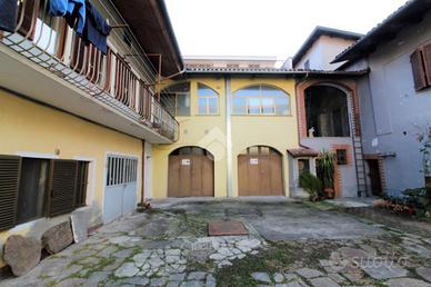 CASA DI CORTE A MONTALTO DORA