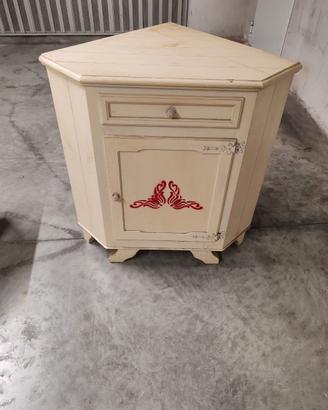 Angoliera in legno chiaro