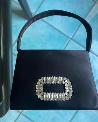 Borsa da sera nera in raso con fibbia gioiello