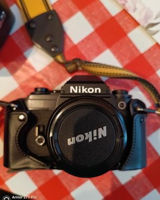 Fotocamera Nikon + 2 obbiettivi