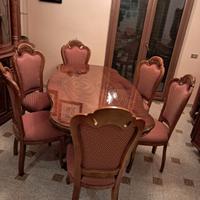 Arredo in legno classico per sala da pranzo