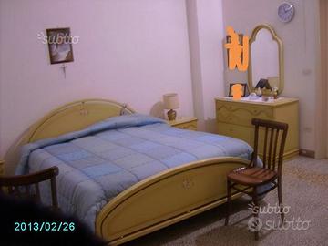 Camera da letto completa, come nuova