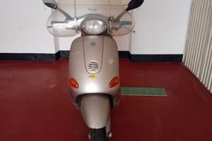Vespa  grigia Piaggio 50