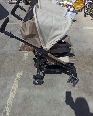 Passeggino gemellare leggero