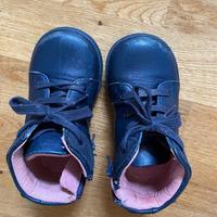 scarpa bambina blu con fiocchetto nel retro nr 21