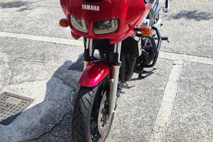 Moto Yamaha FZS 600