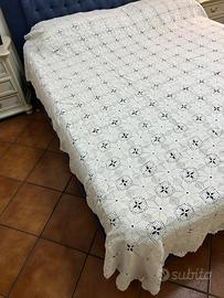 Copriletto a uncinetto