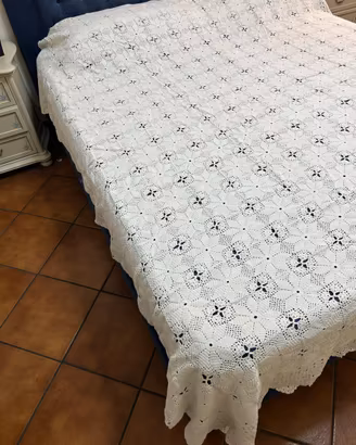 Copriletto a uncinetto