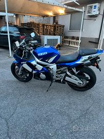 Yamaha R6