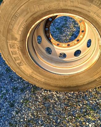 Ruota pneumatica Pirelli 13R22.5