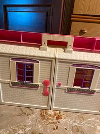 Casa delle bambole richiudibile con luci e campane