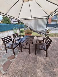SET DA GIARDINO IN LEGNO tenuto discretamente.