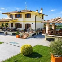 PORZIONE DI BIFAMILIARE A FRASCATI