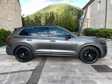 Volkswagen Touareg 3.0 V6 Advanced R-Line Black