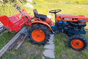 Trattore KUBOTA B7000 con fresa