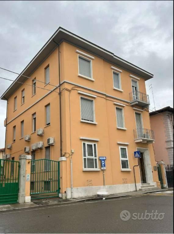 Villa di 600 m² con più di 5 locali e box auto a P