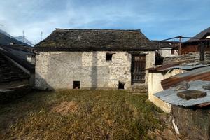 Cascina piu terreno in centro Druogno