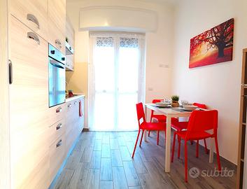 Singola sulla ROSSA, con balcone, climatizzata