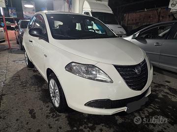 lancia ypsilon 0.9 metano