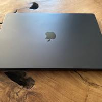 macbook pro M3 16 pollici