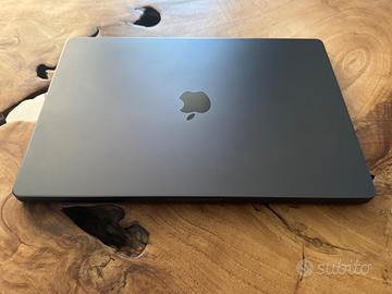 macbook pro M3 16 pollici