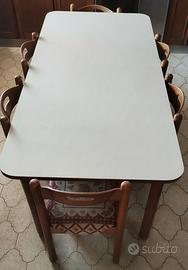 tavolo in legno + 7 sedie
