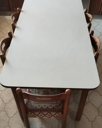tavolo in legno + 7 sedie