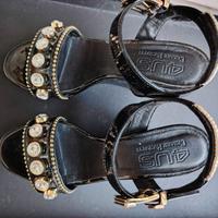 Scarpe nere estive con strass, fibia dorata